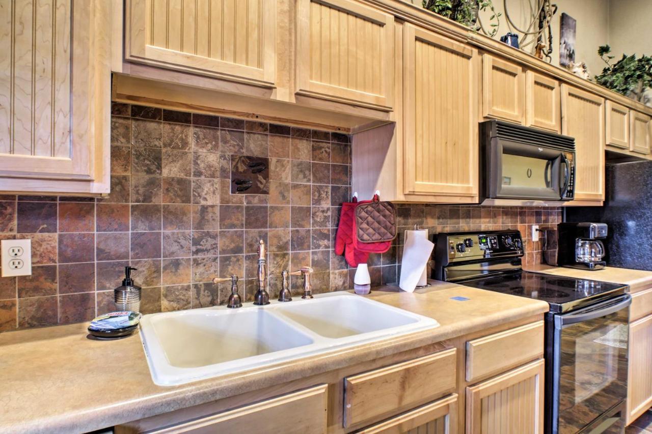 Cabin-Style Studio Right Off The Branson Strip! Apartment Екстериор снимка