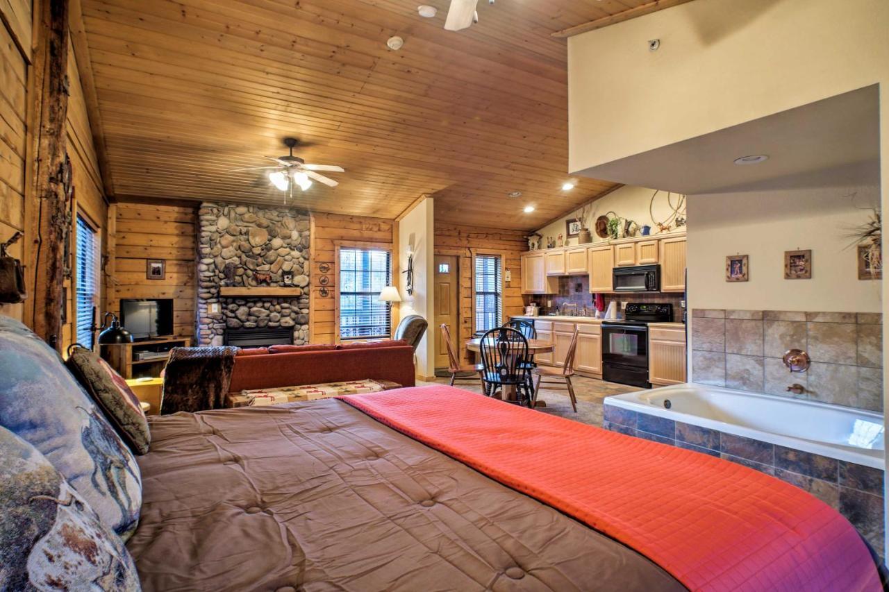Cabin-Style Studio Right Off The Branson Strip! Apartment Екстериор снимка